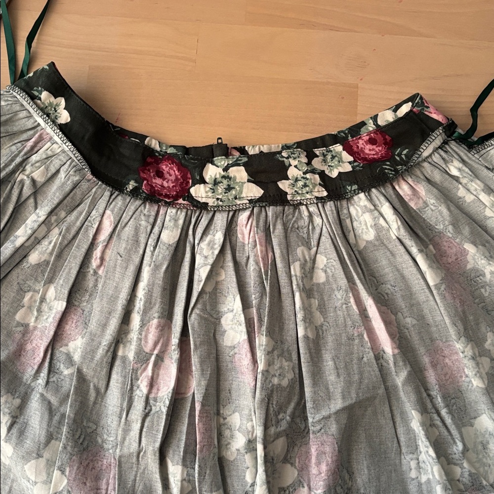 NWT Collectif Size UK 12/ US 8 Swing Skirt Green with Floral Pattern - Picture 10 of 10